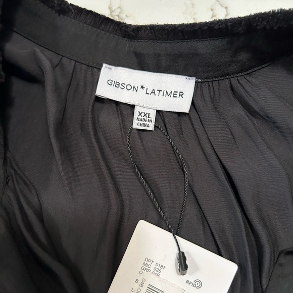 Gibson Latimer Black Satin Sleeveless Top - Picture 5 of 8